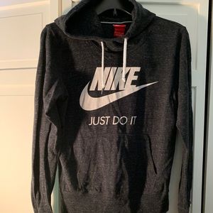 Nike Women’s Vintage Pullover